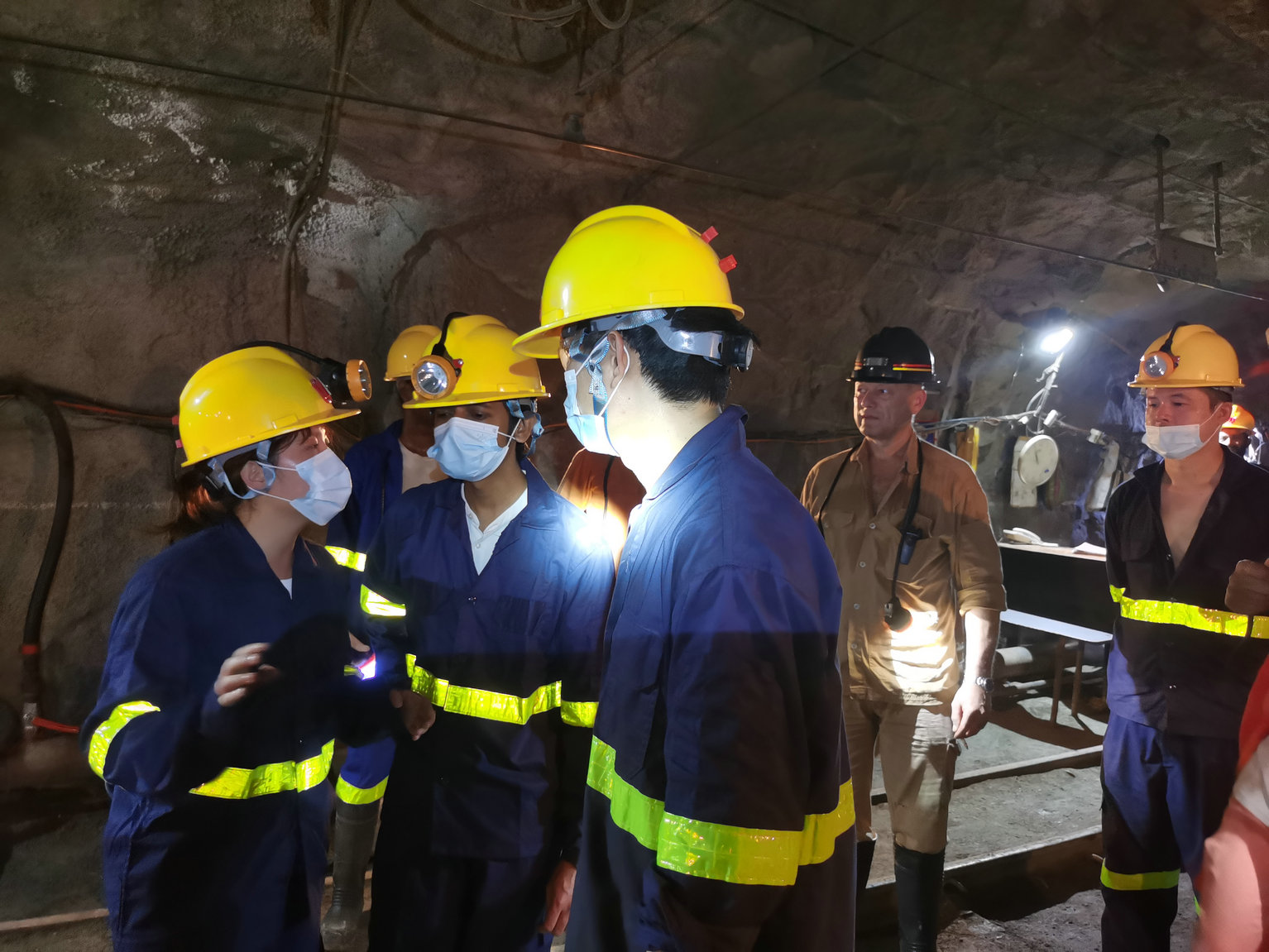 Soluciones personalizadas para locomotoras mineras de clientes del sudeste asiático