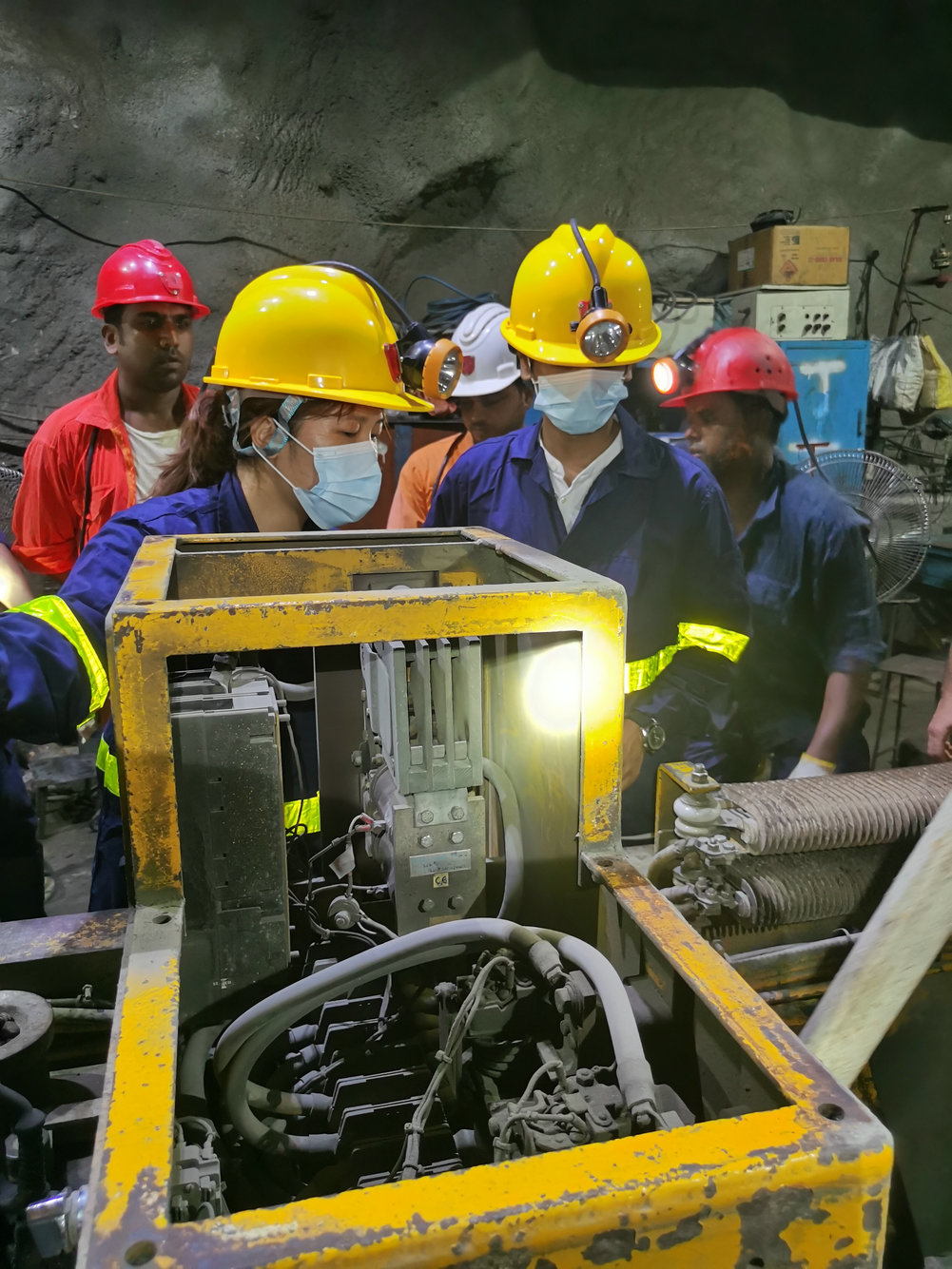 Soluciones personalizadas para locomotoras mineras de clientes del sudeste asiático