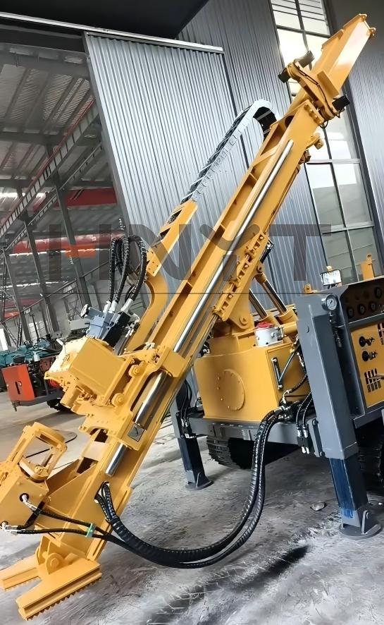 Mast, feed system and hydraulic pipeline details of the 800m core drilling rig